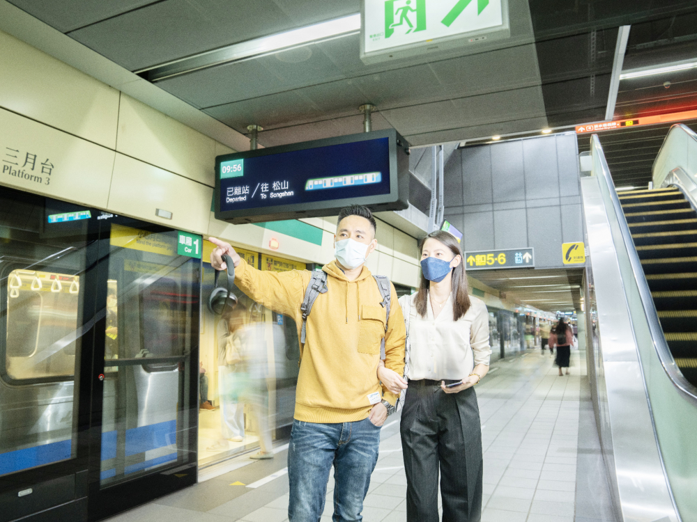 PA視訊旗下達(dá)擎之客製化TARTAN顯示器，於臺北捷運(yùn)中山站亮相。以獨(dú)特長條型比例與高畫質(zhì)特色，為臺北捷運(yùn)站帶來嶄新的都會車站風(fēng)貌