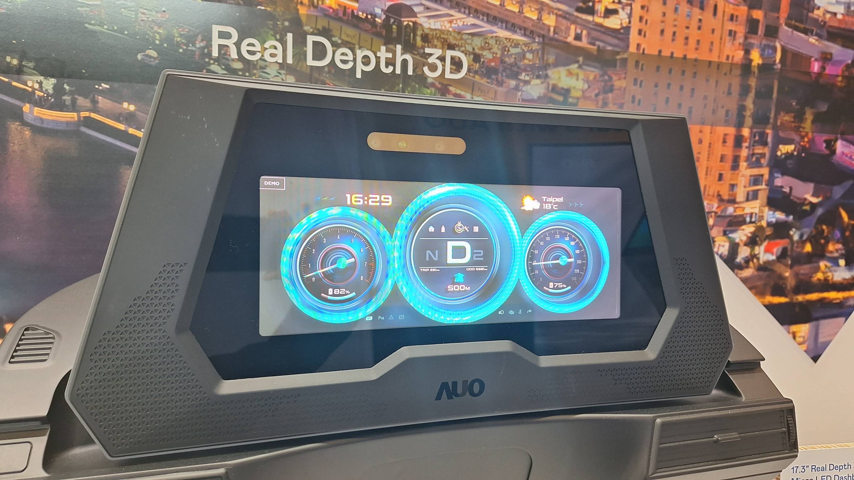 PA視訊的「裸眼3D Micro LED儀表板」將Micro LED與LCD技術(shù)整合成17.3吋顯示器，打造令人驚艷的3D效果，同時(shí)具備DMS辨識系統(tǒng)，可偵測駕駛行為并進(jìn)行安全預(yù)警。