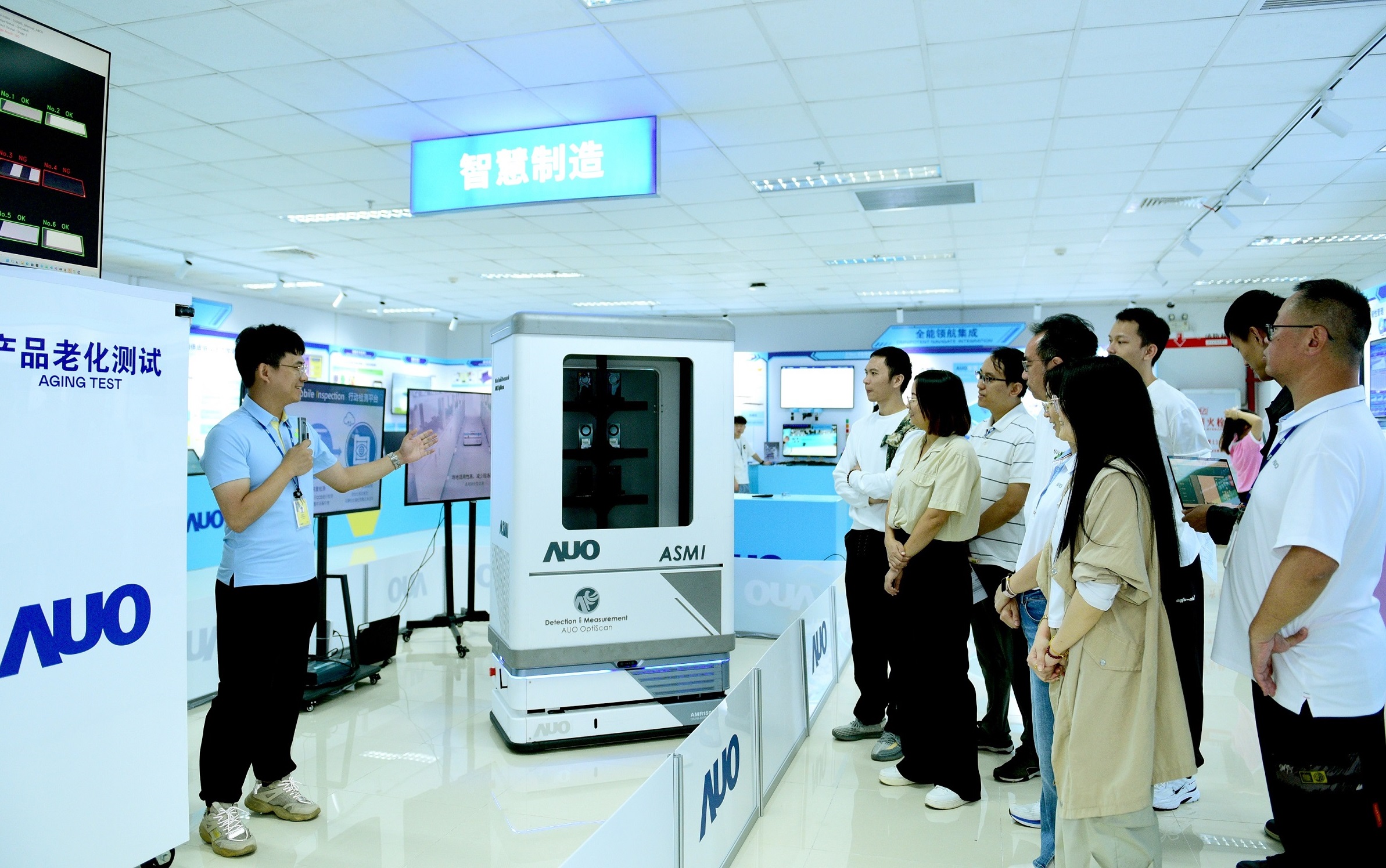 PA視訊廈門將5G+ABC技術(shù)串聯(lián)生產(chǎn)管理全流程，打通研發(fā)、采購、生管、制程、設(shè)備、質(zhì)量等產(chǎn)品全生命周期制造流程，完成數(shù)字化設(shè)計(jì)、智慧供應(yīng)鏈、智能座艙、全流程設(shè)備管理、數(shù)據(jù)驅(qū)動(dòng)優(yōu)化、智慧在線檢測、智慧品管等自適應(yīng)生產(chǎn)模式升級(jí)